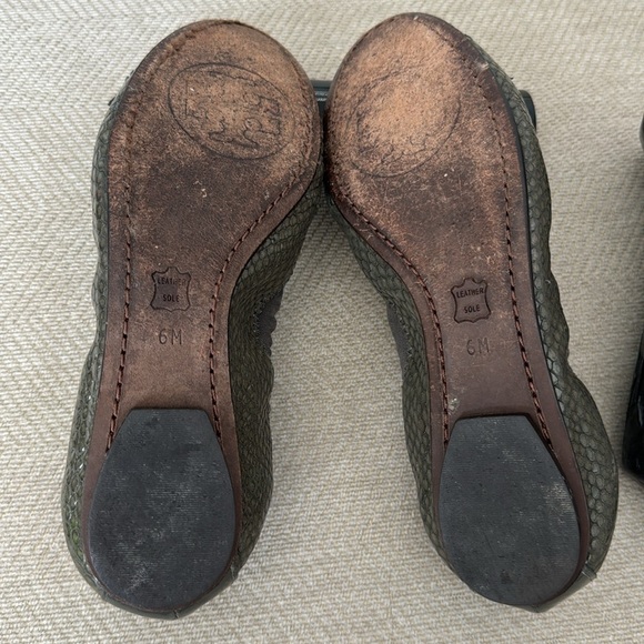 Tory Burch Black Flats with Bow - Picture 5 of 7